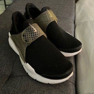 Nike Sock Dart sneaker
